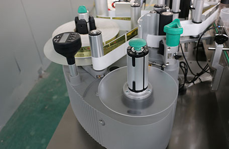 帶把手瓶定位貼標(biāo)機(jī)