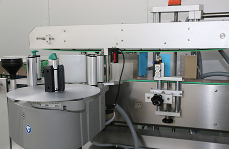 PET瓶雙面貼標(biāo)機(jī)