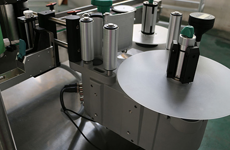 小圓瓶貼標(biāo)機(jī)