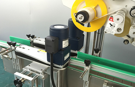 杯頂及側面貼標機