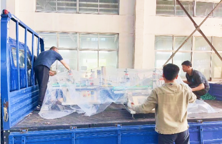 桌面式圓瓶不干膠貼標機發貨定制圖 桌面式圓瓶不干膠貼標機發貨